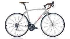 CARRARO FRECCIA 28 YARIŞ BİSİKLETİ 540H 18-V GÜMÜŞ-BEYAZ-KIRMIZI-SİYAH